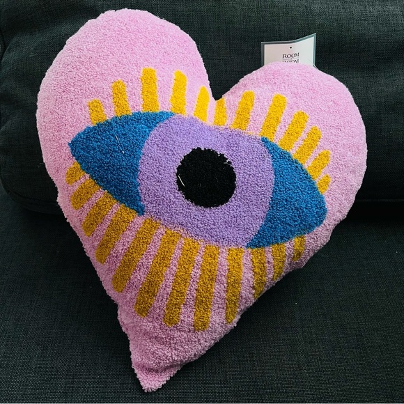 Evil eye heart pillow - Picture 1 of 3